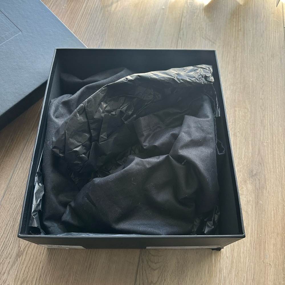 38 1/2 YSL heel. Sparkly black! Pre-owned - Picture 4 of 10